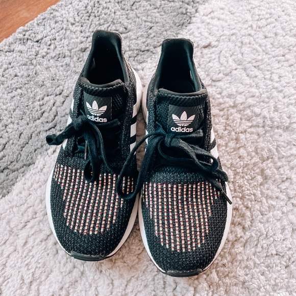 adidas Shoes - Black adidas ☆